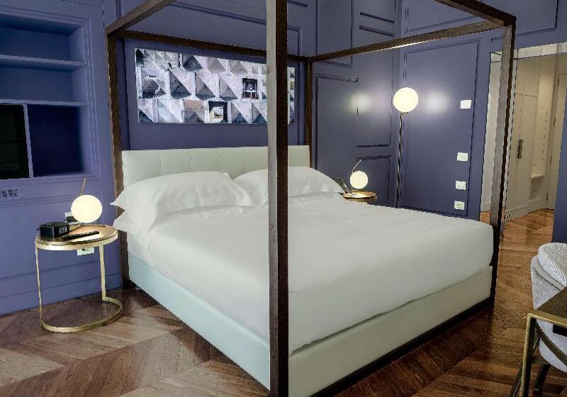 اتاق لوکس با چشم‌انداز دریا, De Bonart Naples   Curio Collection By Hilton