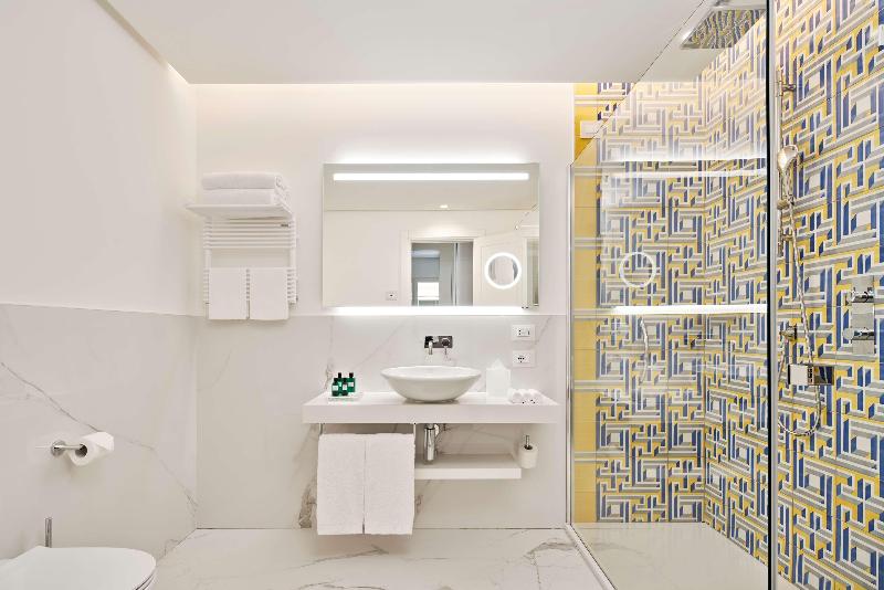 اتاق لوکس با چشمانداز دریا, De Bonart Naples Curio Collection By Hilton