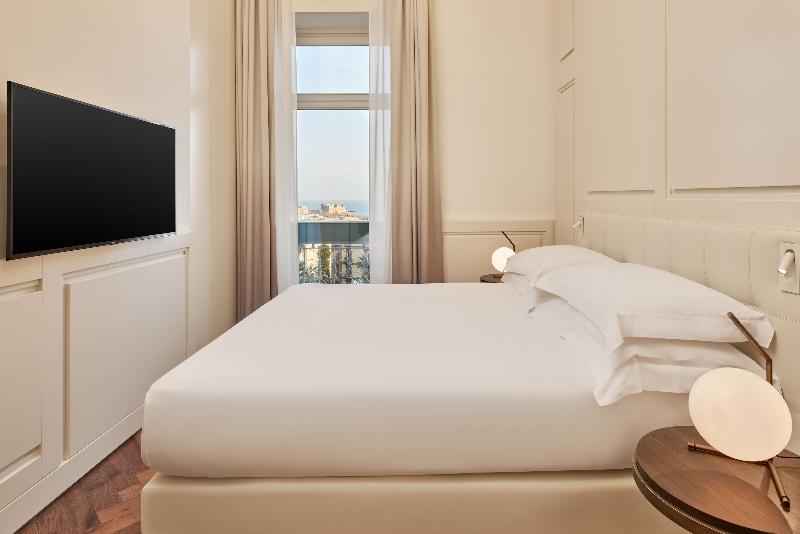 اتاق لوکس با چشمانداز دریا, De Bonart Naples Curio Collection By Hilton