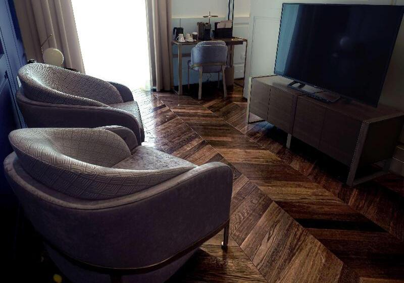 اتاق لوکس با چشمانداز دریا, De Bonart Naples Curio Collection By Hilton