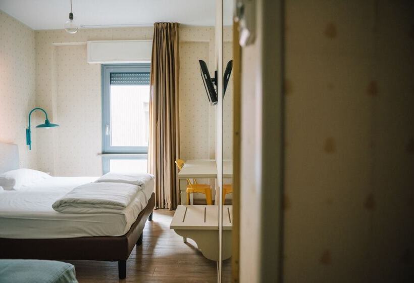 Chambre Triple Standard, Torino