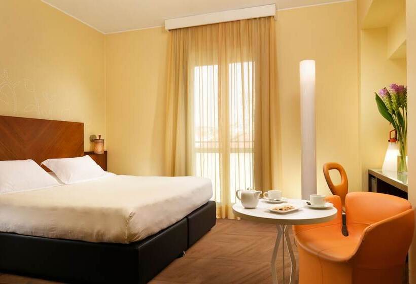 Quarto superior, Unahotels Mediterraneo Milano