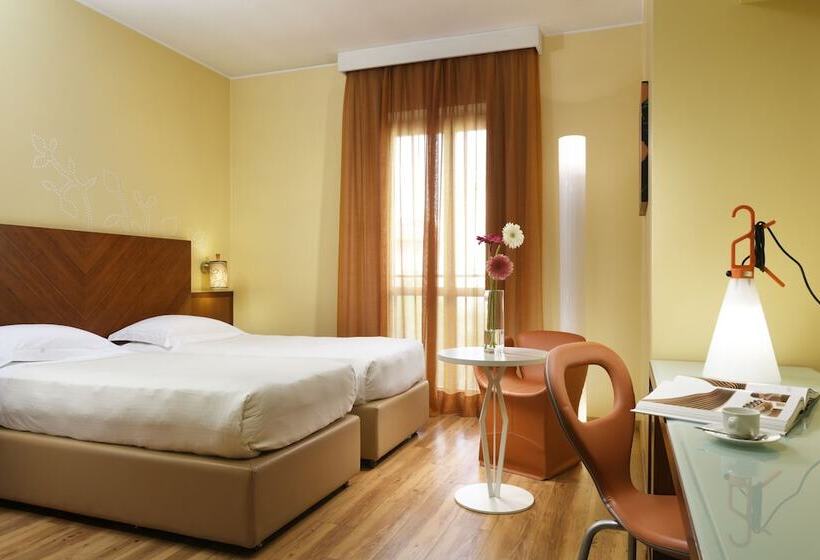Quarto superior, Unahotels Mediterraneo Milano