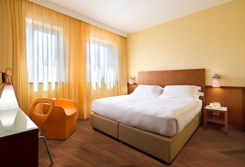 Quarto superior, Unahotels Mediterraneo Milano