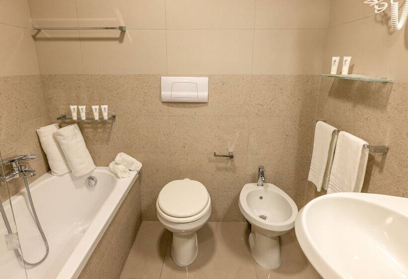 חדר קומפורט לשלושה, Pugnochiuso Resort Hotel Del Faro