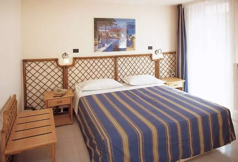 اتاق خانوادگی, Pugnochiuso Resort Hotel Del Faro