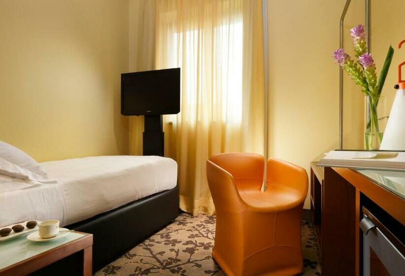 Quarto standart individual, Unahotels Mediterraneo Milano