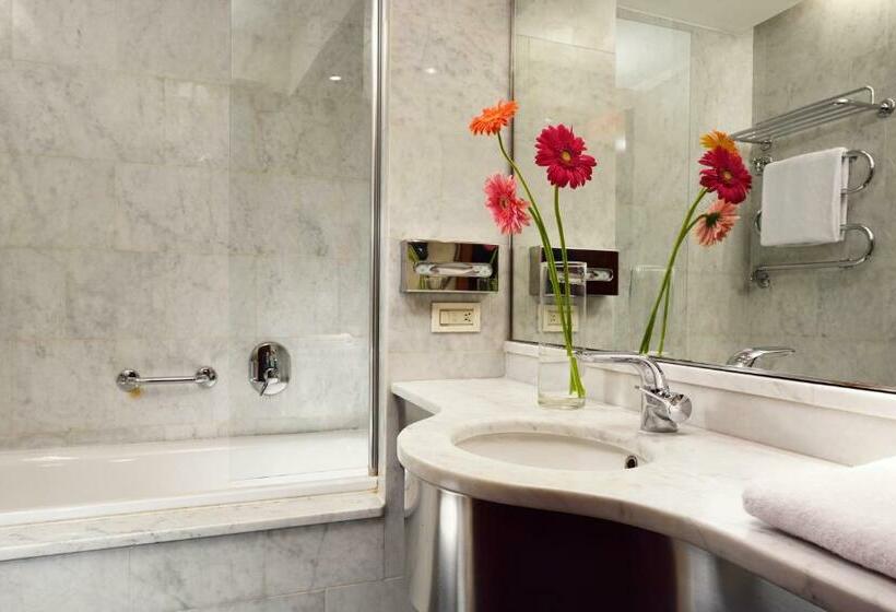 Quarto Superior com Vistas, Unahotels Mediterraneo Milano