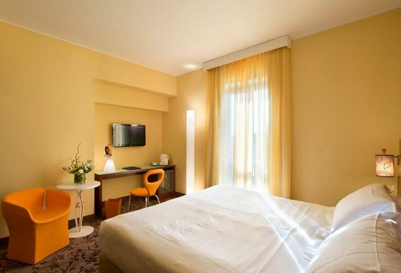 Quarto superior, Unahotels Mediterraneo Milano