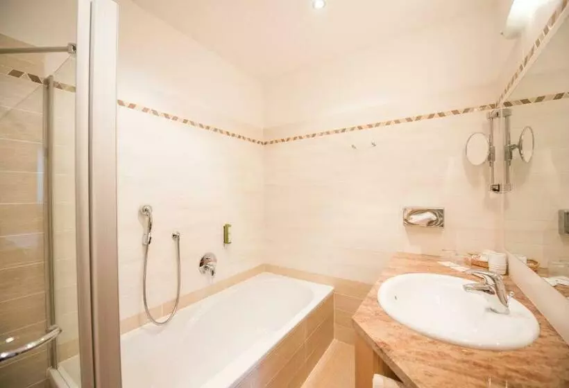 Standard-huone Parveke, Alpenwellnesshotel St. Veit