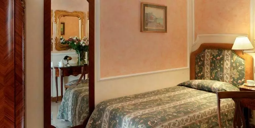 スタンダードシングルルーム, Grand Hotel Bristol