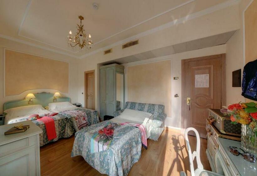 스탠다드 트리플 룸, Grand Hotel Bristol