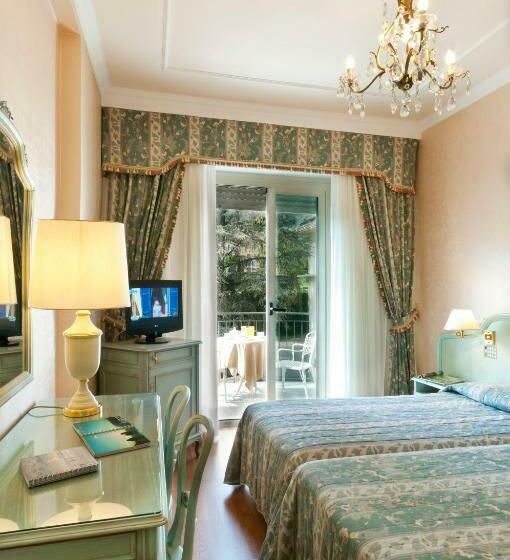 스탠다드 트리플 룸, Grand Hotel Bristol