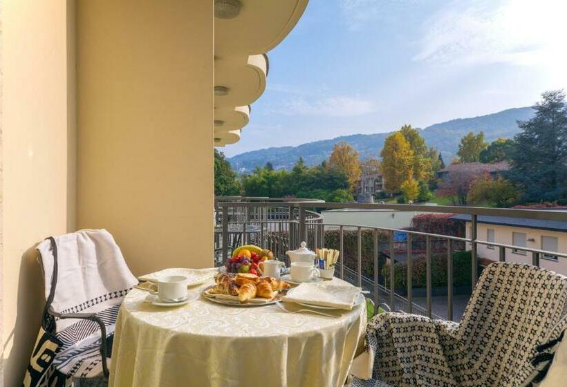 스탠다드 트리플 룸, Grand Hotel Bristol