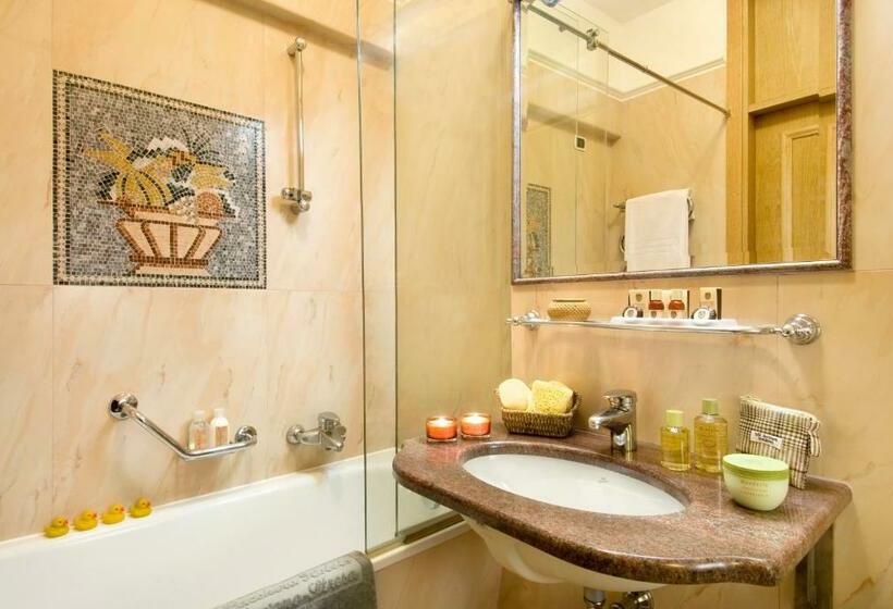 스탠다드 트리플 룸, Grand Hotel Bristol