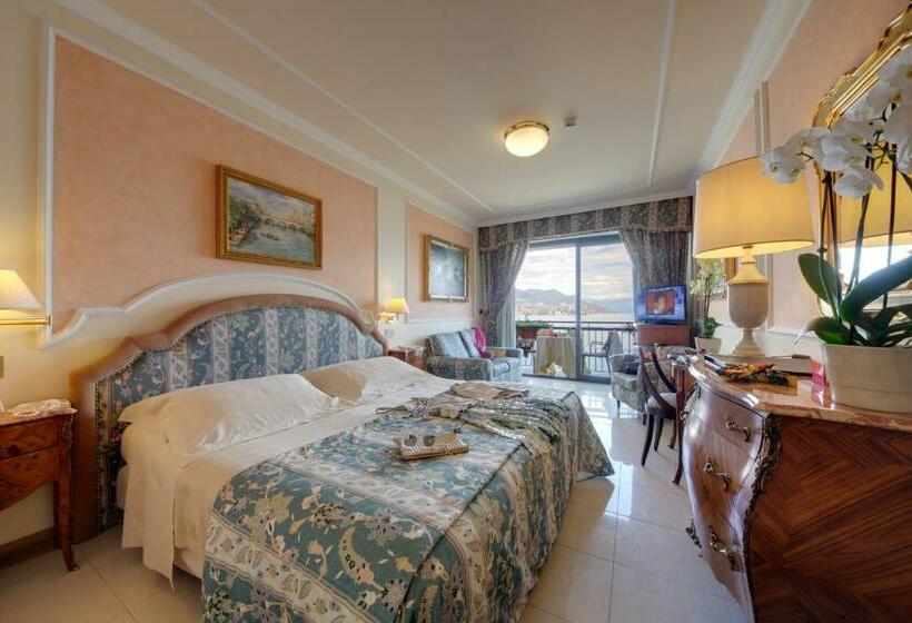 스탠다드 트리플 룸, Grand Hotel Bristol