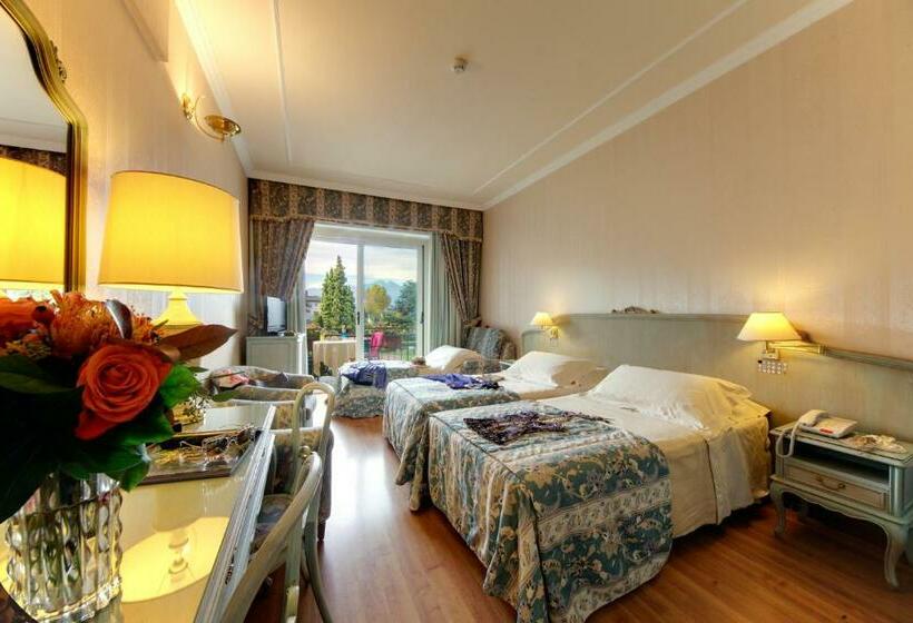 스탠다드 트리플 룸, Grand Hotel Bristol