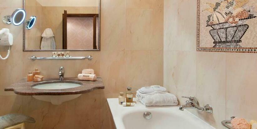 스탠다드 트리플 룸, Grand Hotel Bristol