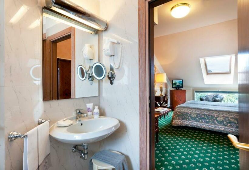 스탠다드 트리플 룸, Grand Hotel Bristol