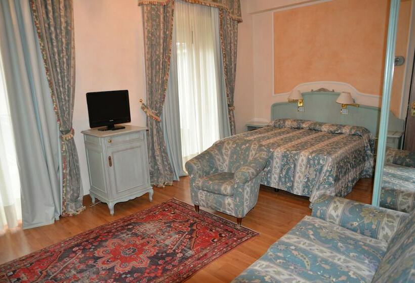 스탠다드 트리플 룸, Grand Hotel Bristol