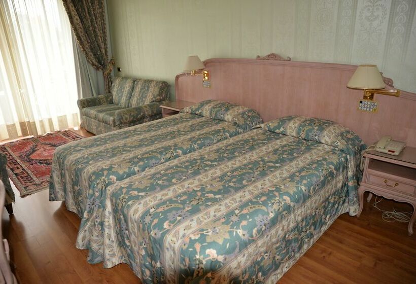 스탠다드 트리플 룸, Grand Hotel Bristol