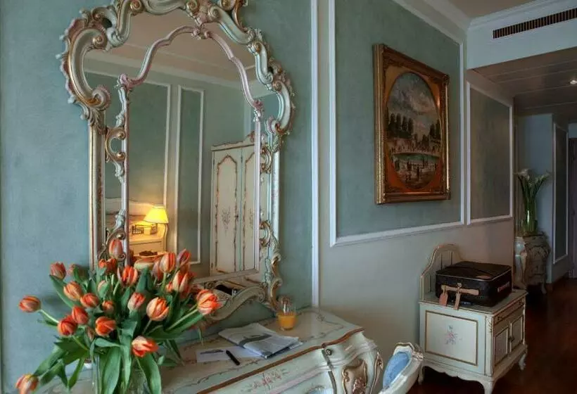 湖の見えるジュニアスイート, Grand Hotel Bristol