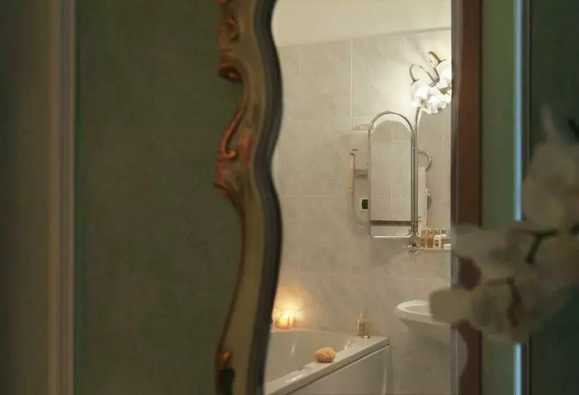 湖の見えるジュニアスイート, Grand Hotel Bristol