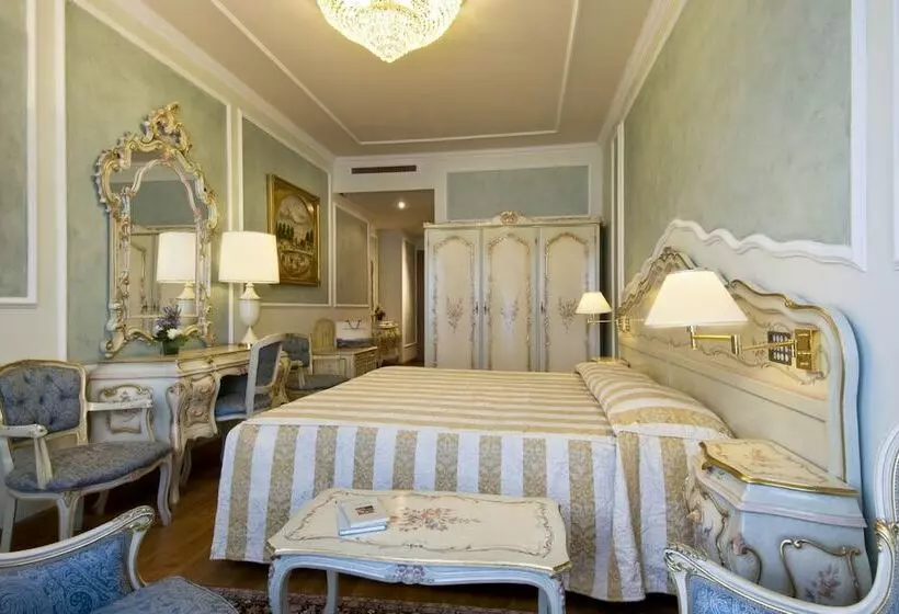 湖の見えるジュニアスイート, Grand Hotel Bristol