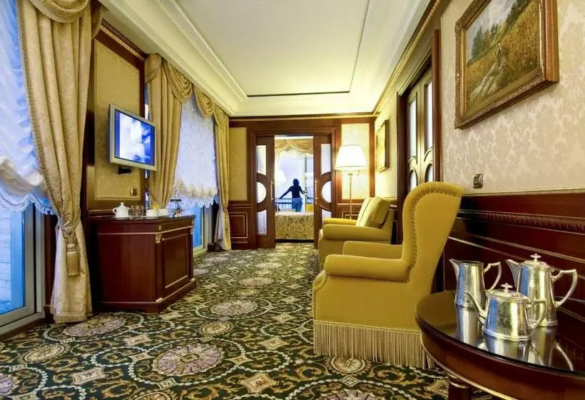 シニアスイート, Grand Hotel Bristol