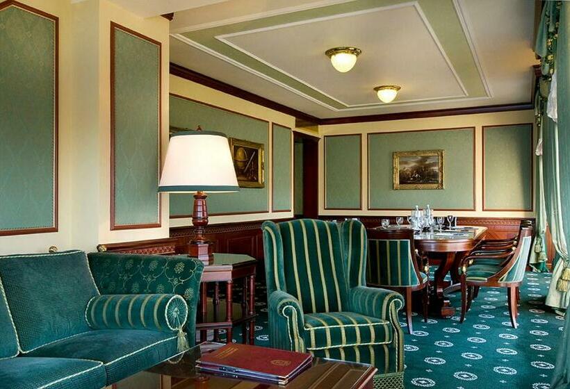 Люкс Сеньор, Grand Hotel Bristol