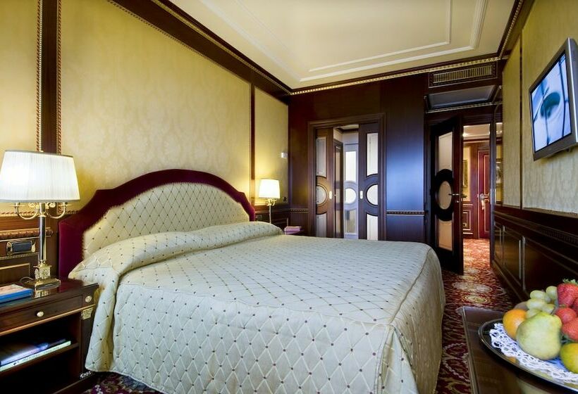 Люкс Сеньор, Grand Hotel Bristol