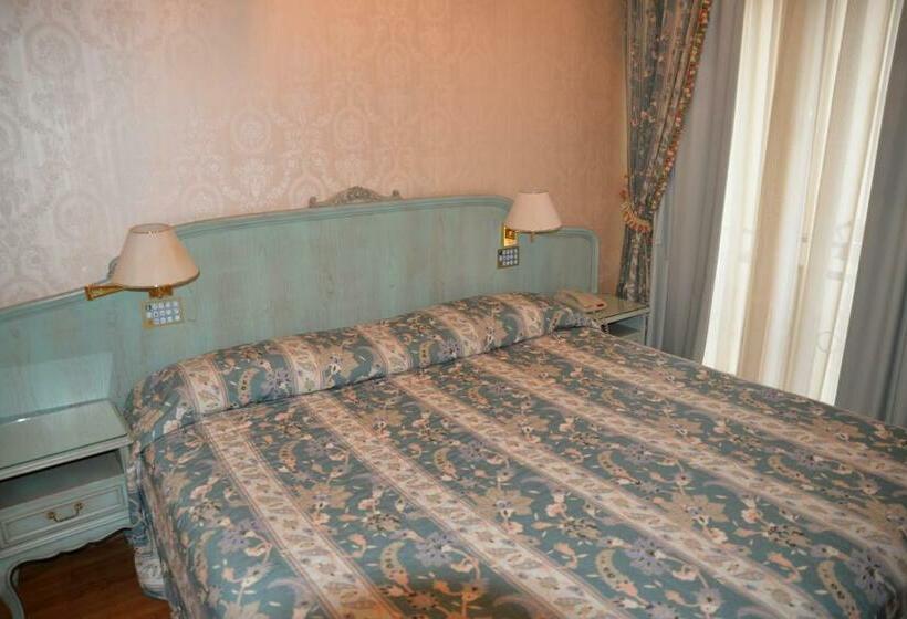 이코노미 룸, Grand Hotel Bristol