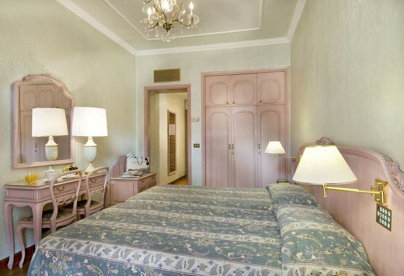 이코노미 룸, Grand Hotel Bristol