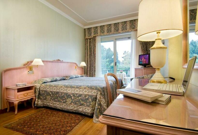 스탠다드 룸 풀장 전망, Grand Hotel Bristol