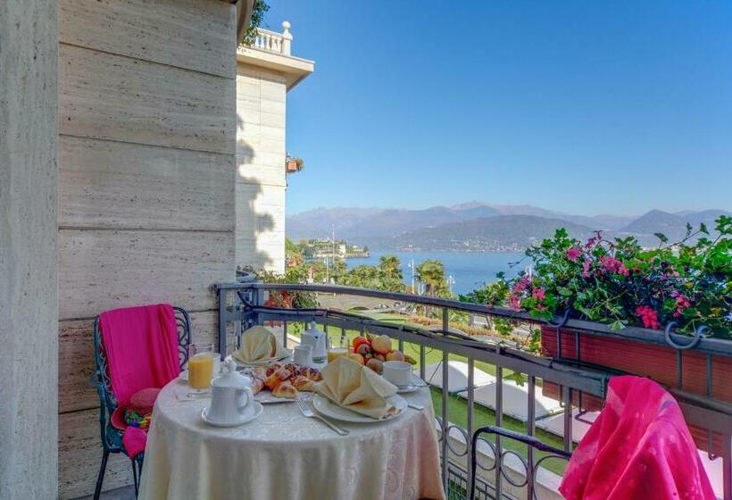 스탠다드 룸 풀장 전망, Grand Hotel Bristol