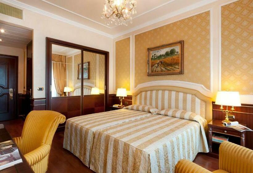 디럭스 룸 호수 전망, Grand Hotel Bristol