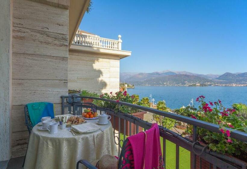 디럭스 룸 호수 전망, Grand Hotel Bristol