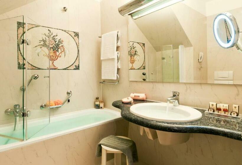 디럭스 룸 호수 전망, Grand Hotel Bristol