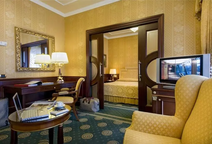 Suite with lake view, Grand Hotel Bristol