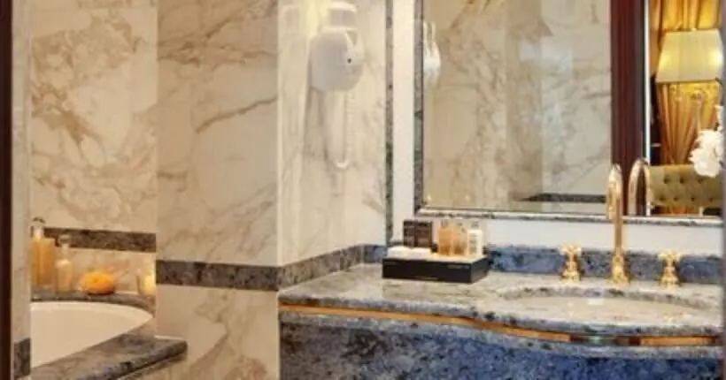 Suite with lake view, Grand Hotel Bristol