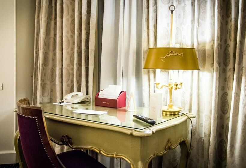 جناح جونيور, Grand Hotel Sitea