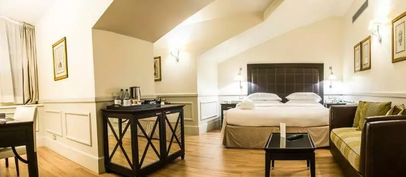 اتاق اجرایی سه نفره, Grand Hotel Sitea
