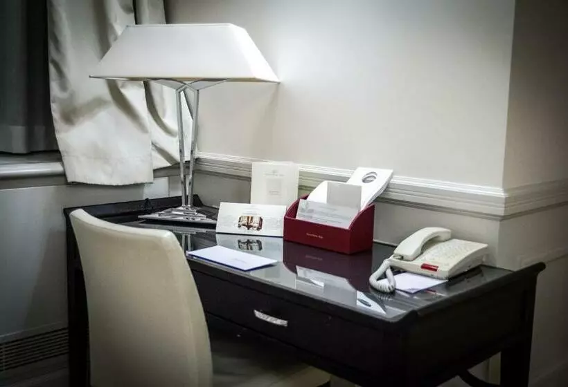 اتاق اجرایی سه نفره, Grand Hotel Sitea