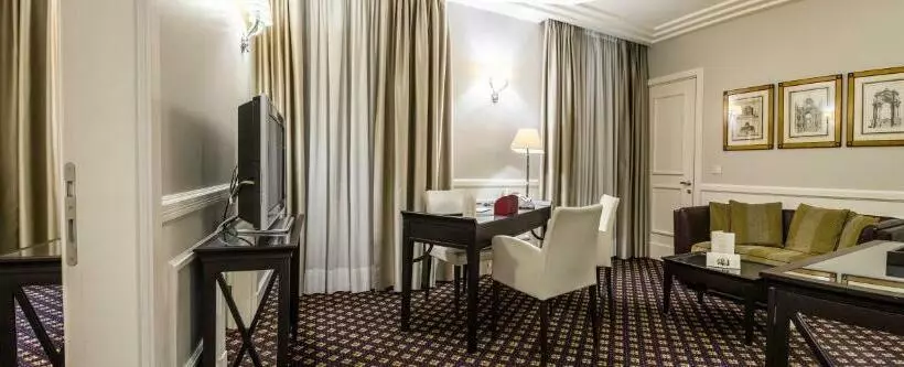 سوییت, Grand Hotel Sitea