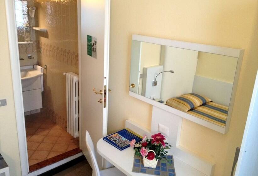 Standart Tek Kişilik Oda, Albergo Pesce D Oro