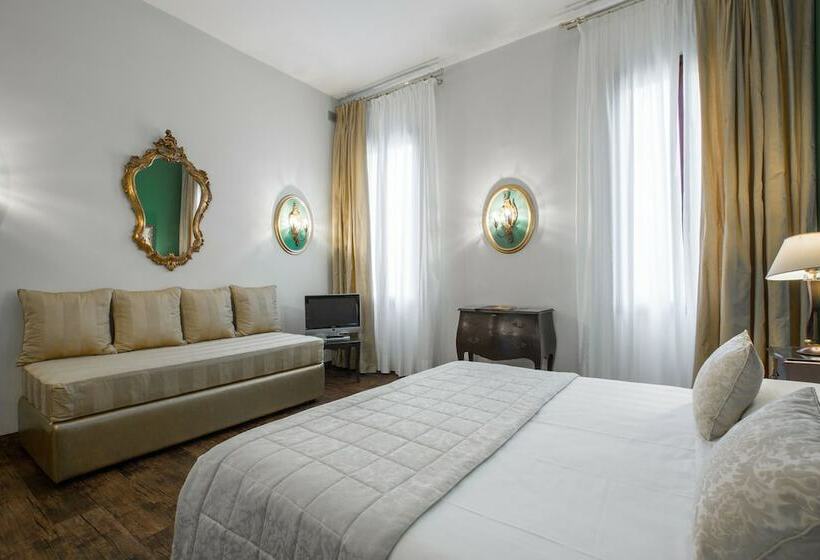 اتاق سوپریور, Amadeus