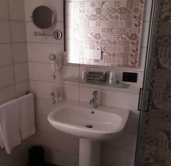 Standard Yhden Hengen Huone, & Apartments Perpoin