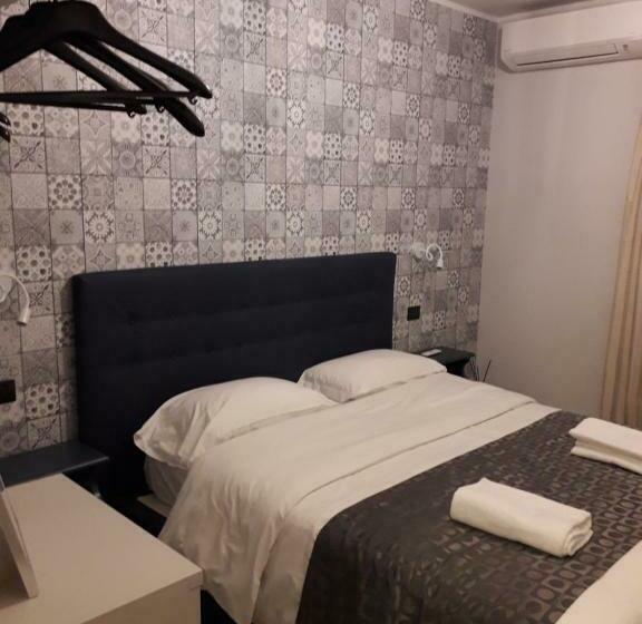 غرفة قياسية فردية, & Apartments  Perpoin