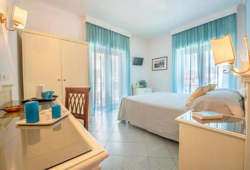 バルコニー付きスタンダードルーム, Ascot Sorrento