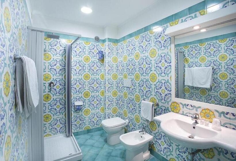 エコノミールーム, Ascot Sorrento